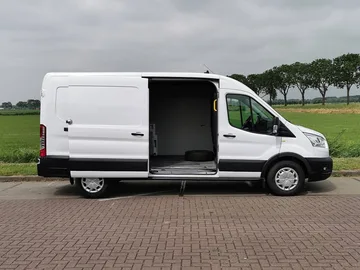 Превозвач Ван Ford Transit в Antwerpen Белгия